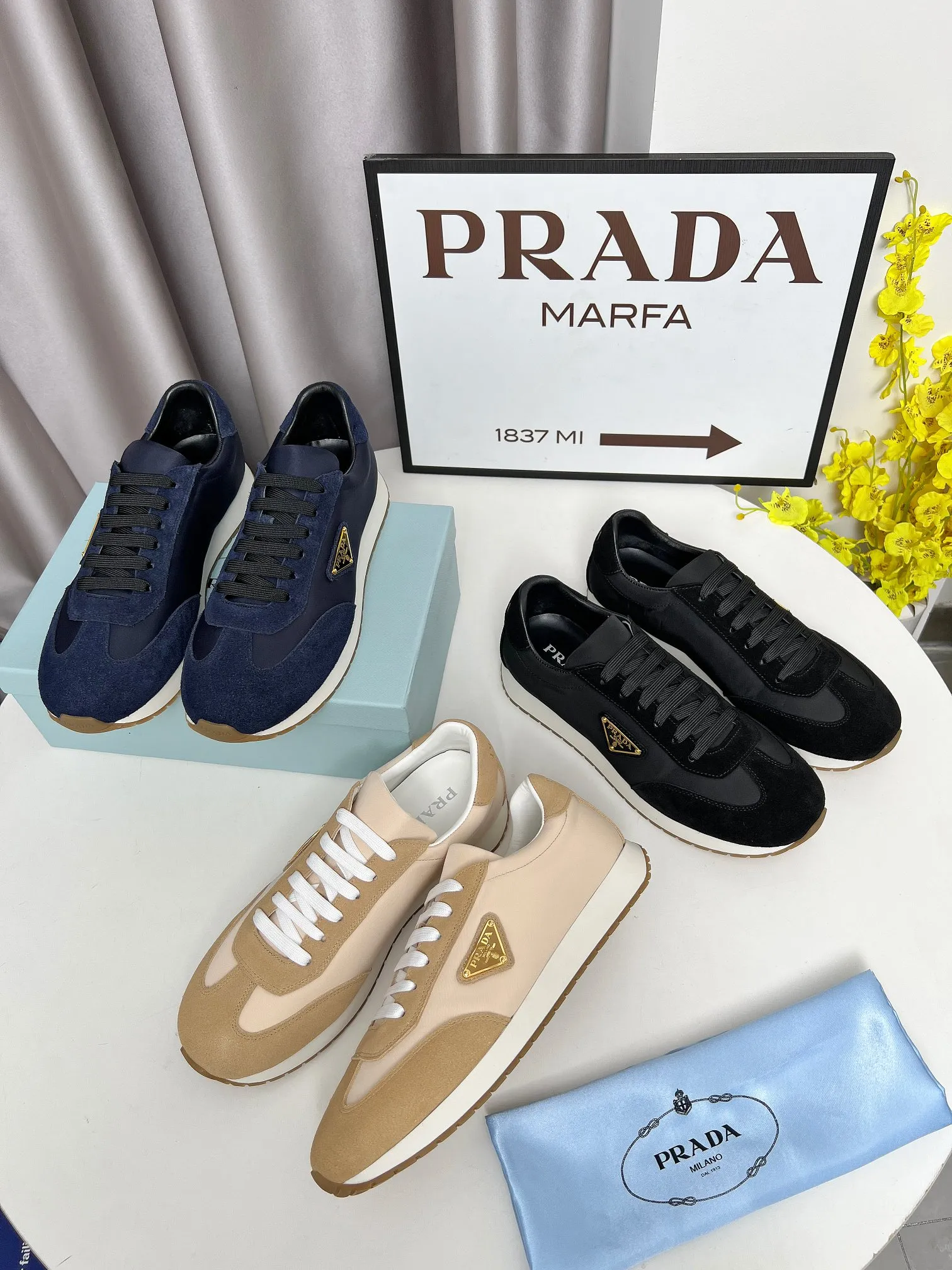 💕💕Factory direct selling price p520💕💕 The new PRADA (Prada) men's and women's high-top counters are launched simultaneously, 😘👍🏿The original open-molded anti-slip PU outsole, exquisite lines, simple and elegant, super comfortable and high-end on the foot, suitable for leisure travel. Number of yards: 35 to 45. (Can be customized 38.45.46.